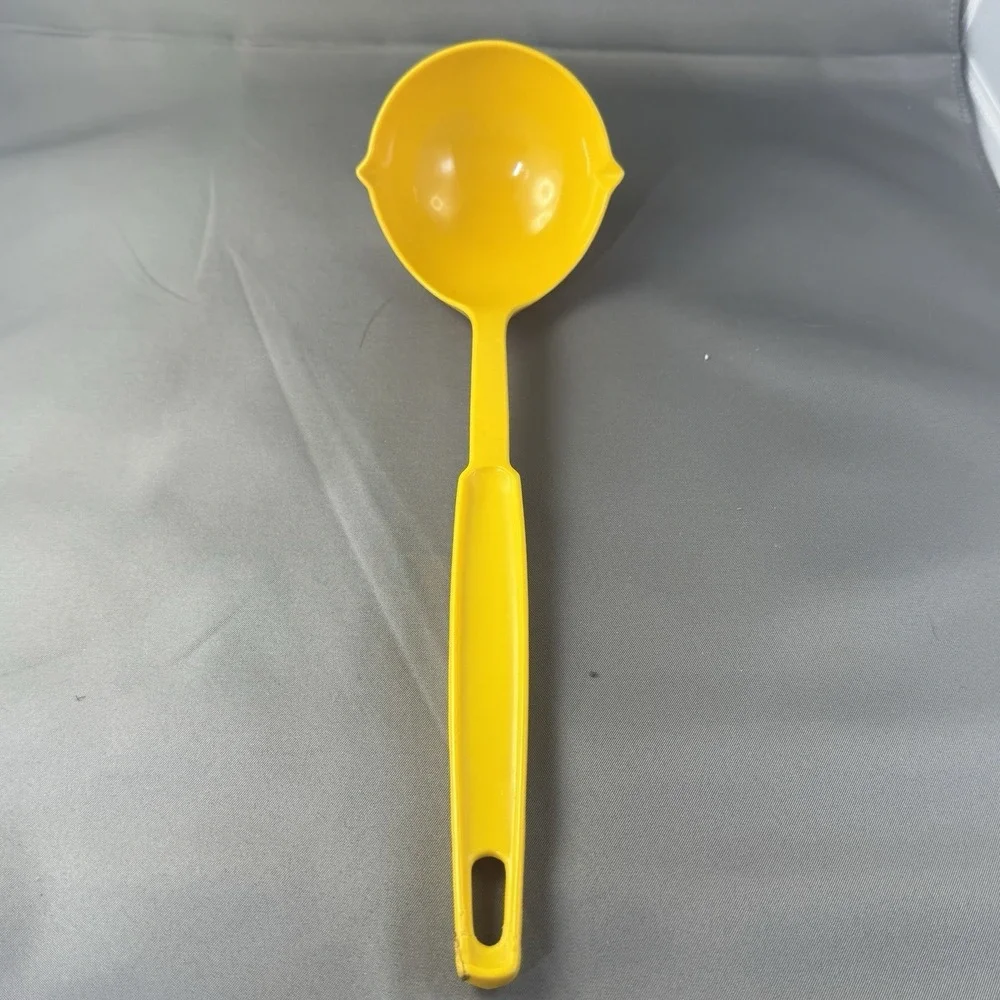 Vintage EKCO Yellow Plastic Soup Ladle –‎ Dual Pour Spout, Made in USA